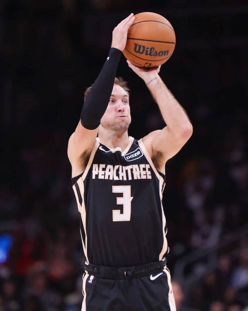 湖人自媒体湖人今夏有意续约卢克肯纳德认为他很适合东里