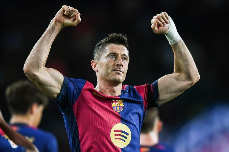 西甲第28轮综述：拉菲尼亚戴帽巴萨4分领跑，马竞、黄潜坐稳欧冠区