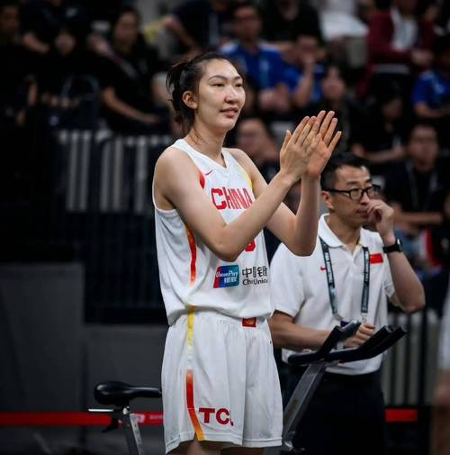 女篮首节险胜巴西！韩旭+2后卫齐发挥，替补需调整，篮板还输了！