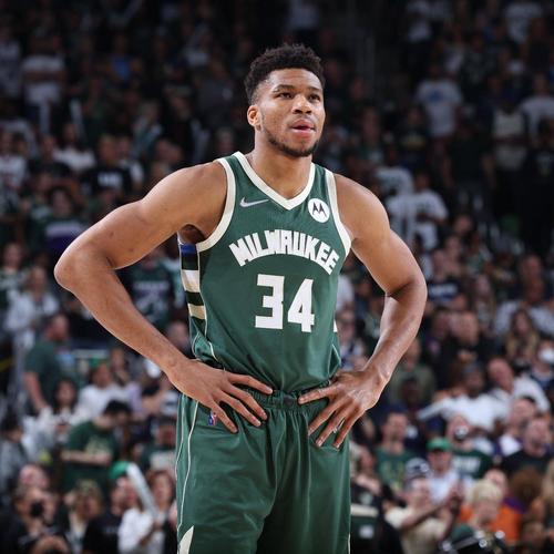 拒绝赛季报销！字母哥与雄鹿存在严重分歧：他坚决要在本赛季复出