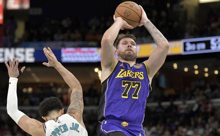 轰30+5+2！詹姆斯带我们赢球，东契奇表明态度，雷迪克也把话挑明