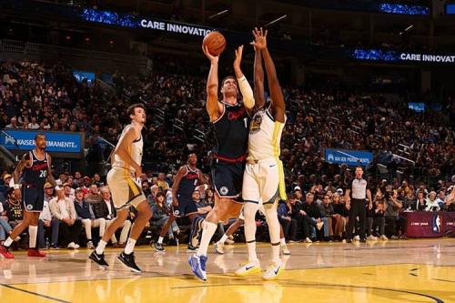 这表现还能出场30多分钟快船对内线老将的使用方式令人无法理解