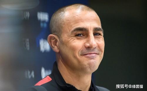 朗斯后卫30岁生日夜打入精彩凌空侧钩，主场球迷为他唱生日快乐歌