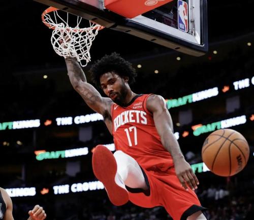 解说：近期伊森的三分命中率惨不忍睹是该多用用谢泼德了