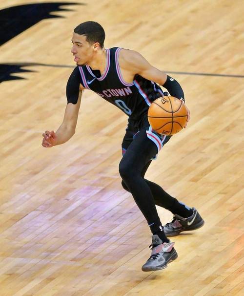 Daeny：我们的选手非常出色，虽然我没驾照，但像是开超跑