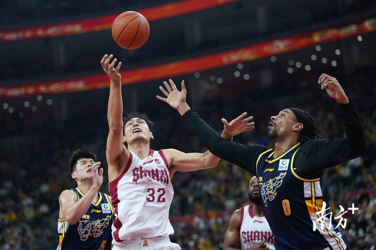 广东惨败揪出最大祸首！大输篮板26个，是他拒绝签高大外援坑球队