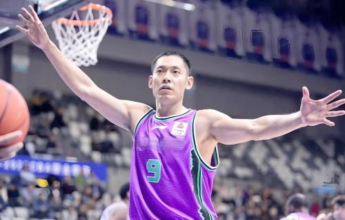 再砍46分5板4断！CBA又一顶级小外援诞生，张庆鹏靠他冲击八强