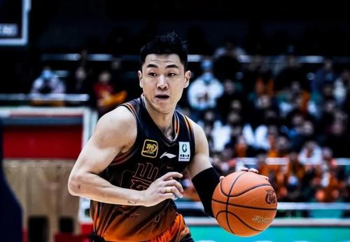 山东男篮20分大胜新疆，高诗岩18+9上海31分大胜，国内球员爆发