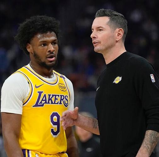 雷迪克：教练组对布朗尼非常有信心这场比赛我们真的很需要他