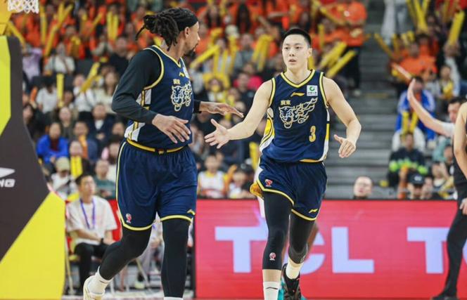 20分大逆转！赵睿23分弑旧主周琦仅3分杰曼三分绝杀北京擒广东