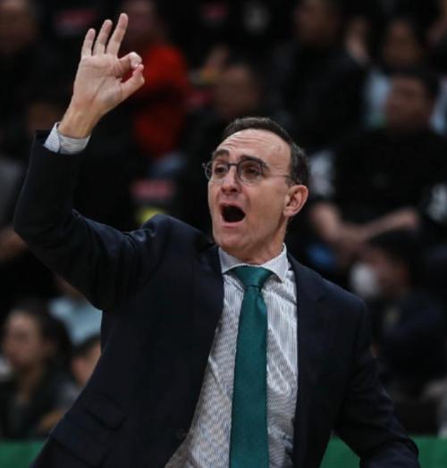 输给广州16分！乌戈批评辽宁队3人：没有做好打球的准备